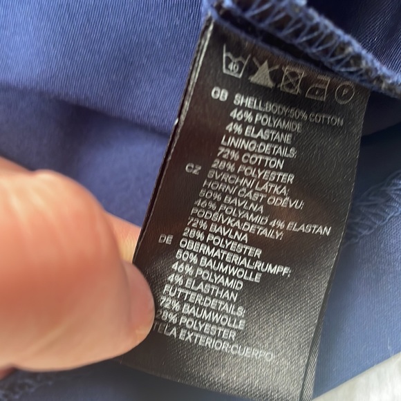 H&M Navy Blue Mini Skirt w/ Hot Pink Trim & Front pockets. Size 8 - Picture 5 of 6